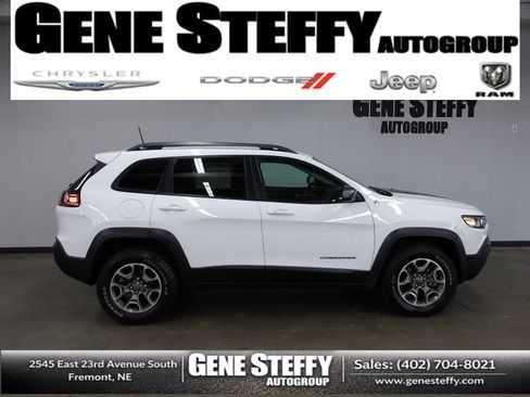 Used 2020 Jeep Cherokee Trailhawk w/ Cold Weather Group AWD/4WD image 1