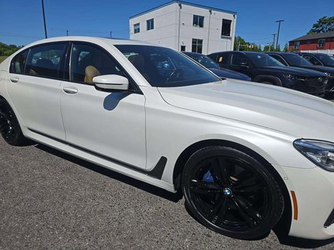 Used 2019 BMW 750i w/ Executive Package RWD image 2
