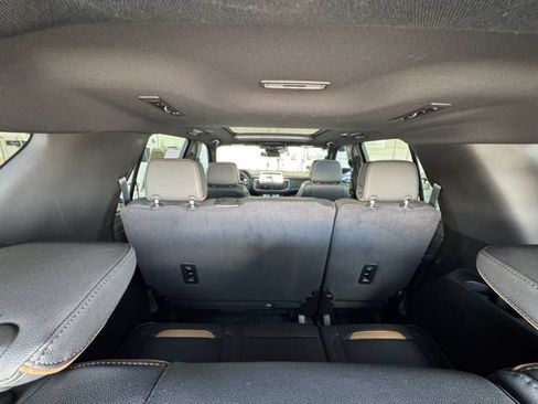 Used 2024 GMC Yukon AT4 w/ Technology Package AWD/4WD image 32