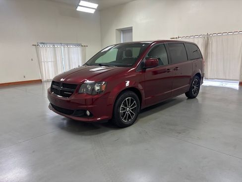 Used 2018 Dodge Grand Caravan SE FWD image 4
