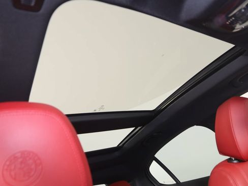 Used 2023 Alfa Romeo Stelvio Veloce image 11