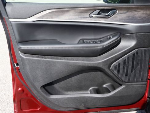 New 2026 Jeep Grand Cherokee L 4WD image 8