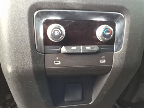 Used 2024 GMC Yukon SLT image 8