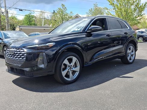 Certified 2025 Audi Q5 Premium Plus w/ Premium Plus AWD/4WD image 3