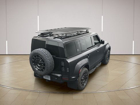 New 2026 Land Rover Defender 110 AWD/4WD image 33