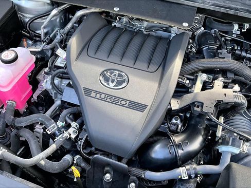 Used 2025 Toyota Highlander LE image 31