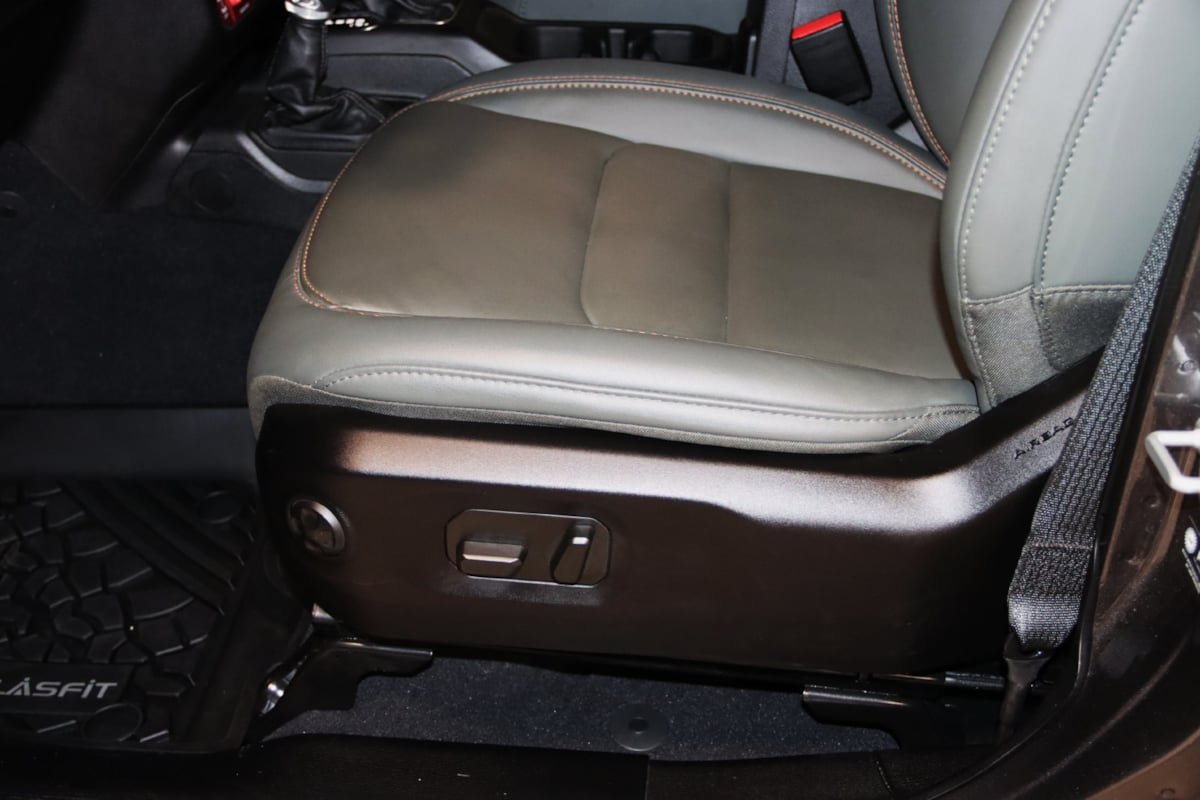 Used 2026 Jeep Gladiator Mojave AWD/4WD image 59