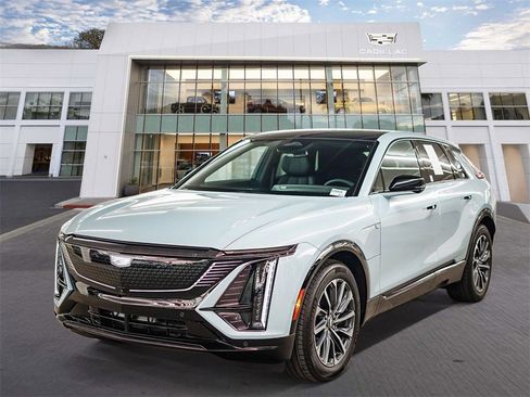 Used 2025 Cadillac Lyriq Sport image 5