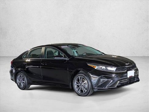 Used 2022 Kia Forte LXS image 3