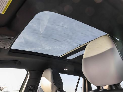 New 2026 Volkswagen Tiguan SE R-Line image 9