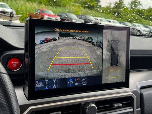 Used 2025 Toyota 4Runner 4WD image 32