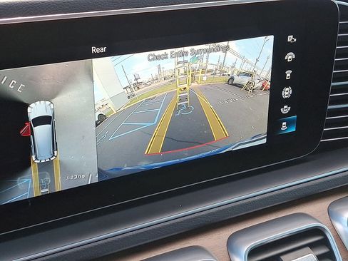 Used 2022 Mercedes-Benz GLS 450 4MATIC image 19