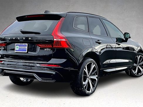 Certified 2023 Volvo XC60 B5 Ultimate w/ Climate Package image 6