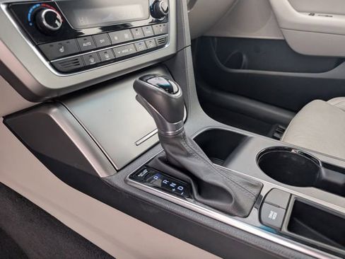 Used 2017 Hyundai Sonata Limited image 23
