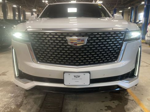 Used 2023 Cadillac Escalade Premium Luxury image 2