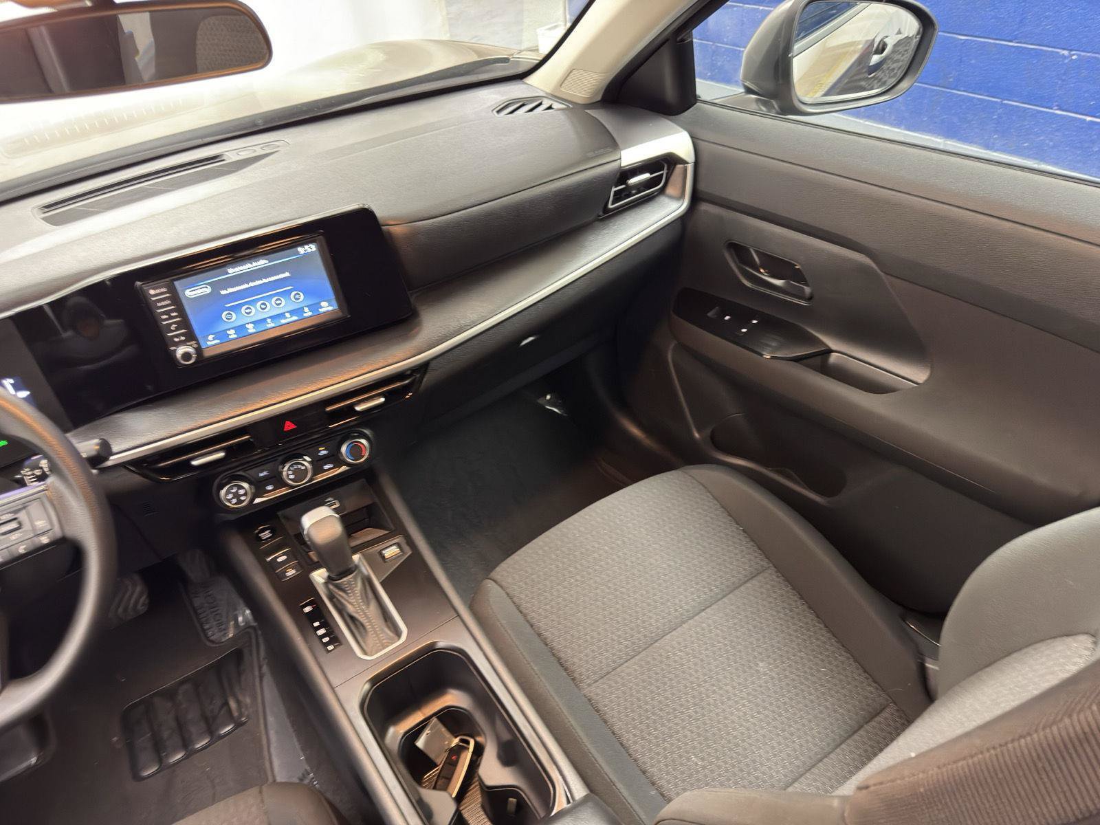 Used 2025 Nissan Kicks S AWD/4WD image 28