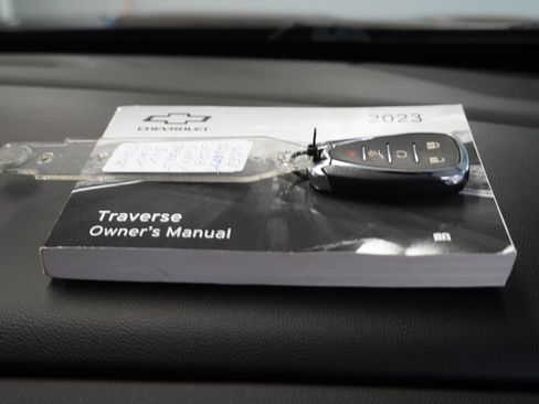 Used 2023 Chevrolet Traverse LT AWD/4WD image 40