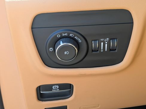 Used 2025 Jeep Grand Cherokee Summit AWD/4WD image 15