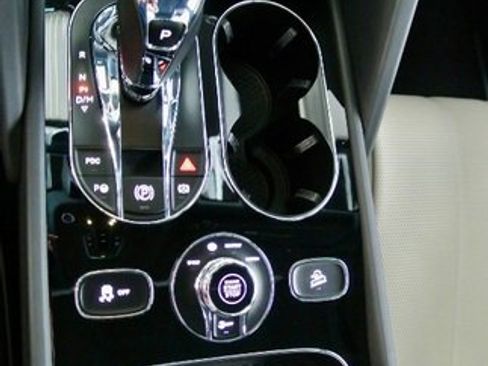 Used 2023 Bentley Bentayga AWD/4WD image 20