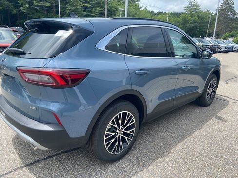 New 2025 Ford Escape SE image 8