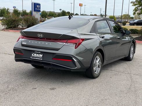 Certified 2025 Hyundai Elantra SE FWD image 7
