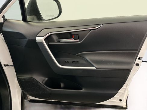 Used 2019 Toyota RAV4 XLE image 34