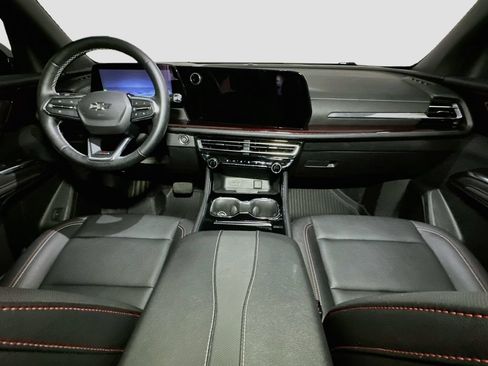 Used 2025 Chevrolet Traverse Z71 w/ Driver Confidence Package AWD/4WD image 11