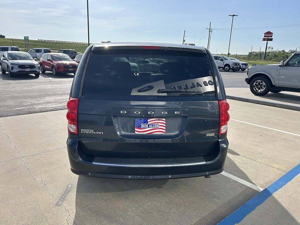 Used 2013 Dodge Grand Caravan SXT w/ Rear Park Assist Pkg FWD image 4