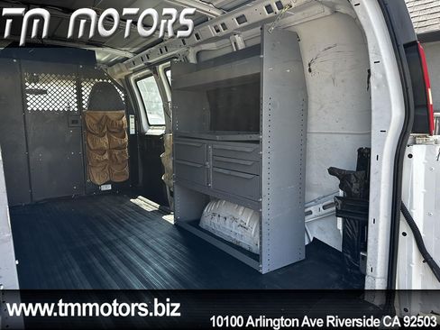 Used 2011 Chevrolet Express 2500 RWD image 15