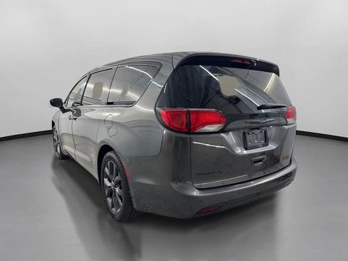 Used 2018 Chrysler Pacifica Touring Plus w/ S Appearance Package FWD image 7