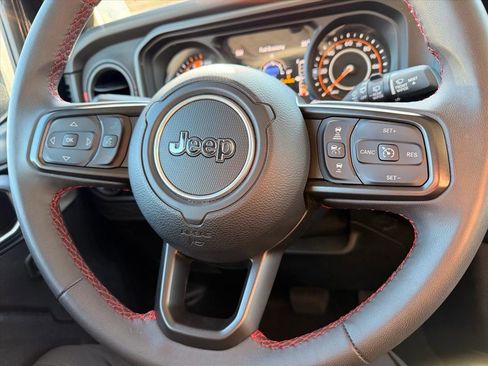 Used 2024 Jeep Wrangler Unlimited Rubicon image 16