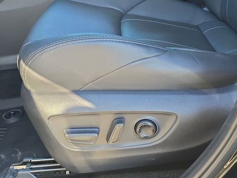 Used 2024 Toyota Venza Limited image 29