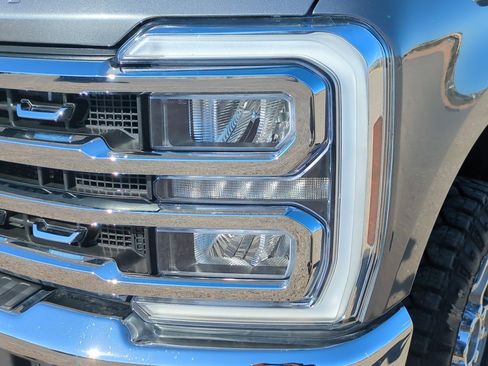 Used 2024 Ford F350 Lariat image 9