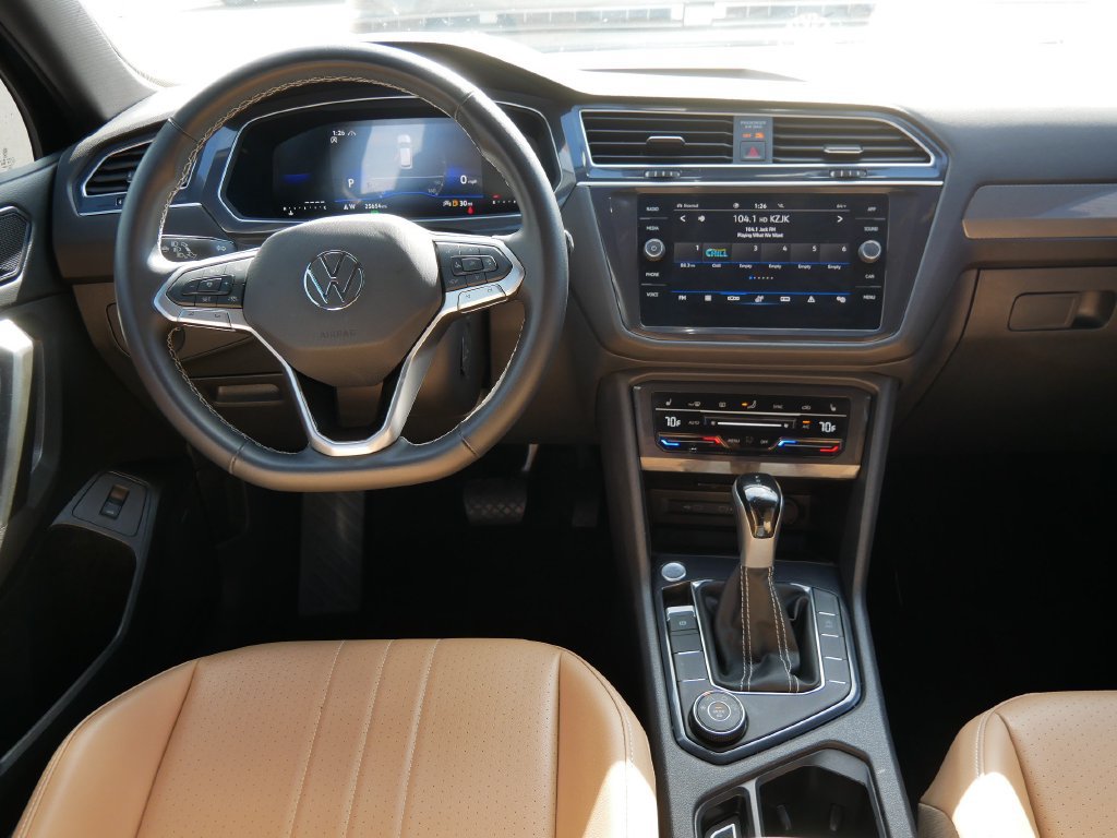 Used 2024 Volkswagen Tiguan SE w/ Panoramic Sunroof Package AWD/4WD image 16