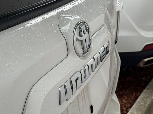Used 2016 Toyota 4Runner SR5 AWD/4WD image 11