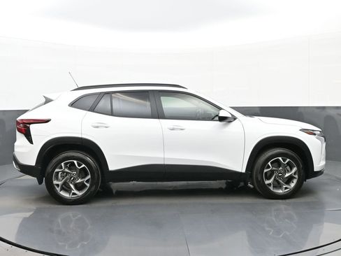 Used 2024 Chevrolet Trax LT w/ Driver Confidence Package image 2