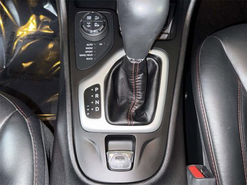 Used 2017 Jeep Cherokee Trailhawk w/ Comfort/Convenience Group image 22