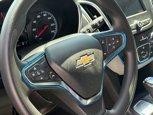Used 2021 Chevrolet Equinox LS FWD image 30