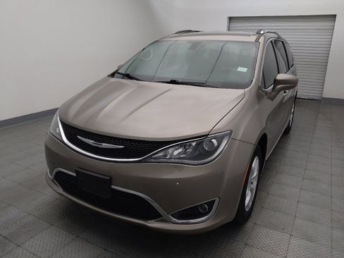 Used 2017 Chrysler Pacifica Touring-L Plus FWD image 15