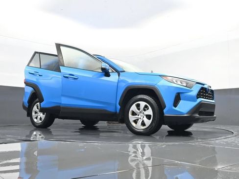 Used 2019 Toyota RAV4 LE w/ All Weather Liner Package AWD/4WD image 29
