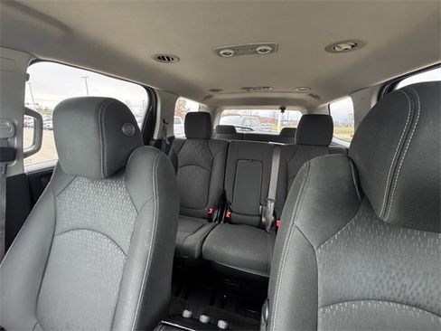 Used 2015 GMC Acadia SLE image 29