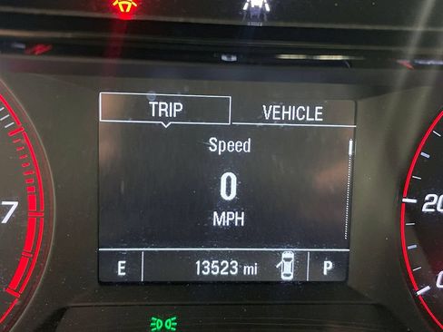 Used 2024 Chevrolet Trax RS FWD image 6