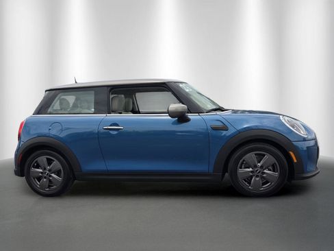 Used 2023 MINI Cooper 2-Door Hardtop w/ Signature Upholstery Package FWD image 8
