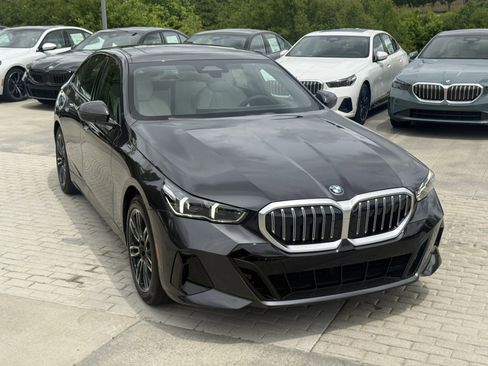 New 2026 BMW 530i w/ M Sport Package RWD image 8