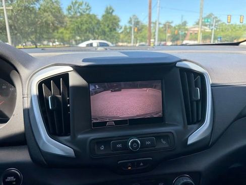 Used 2023 GMC Terrain SLE w/ Driver Convenience Package FWD image 15