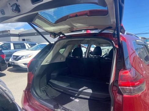 Used 2018 Nissan Rogue SV FWD image 12