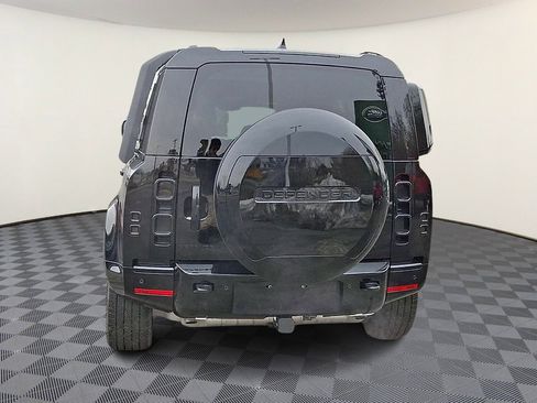 Certified 2025 Land Rover Defender 110 X-Dynamic SE image 7
