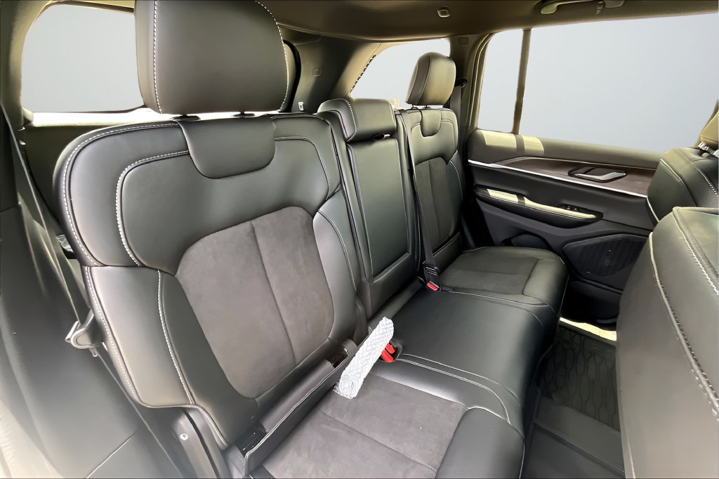 New 2026 Jeep Grand Cherokee Altitude RWD image 19