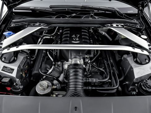 Used 2015 Aston Martin V8 Vantage GT image 17
