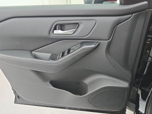 Certified 2025 Nissan Rogue SV FWD image 26
